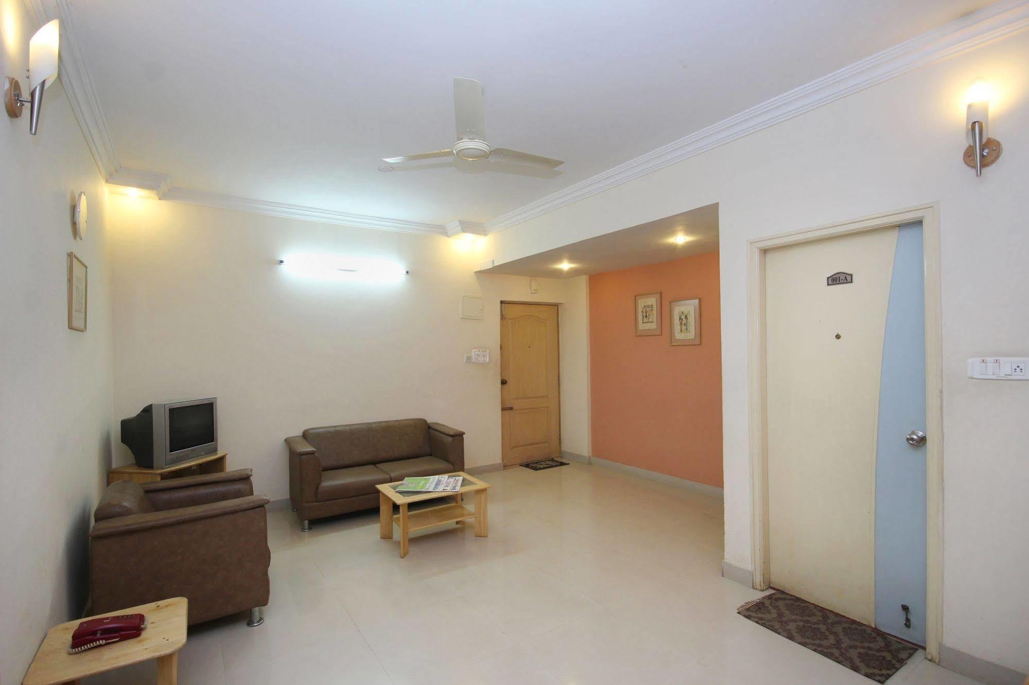 Oyo 5934 Lokaz Hotel Bangalore Exterior foto