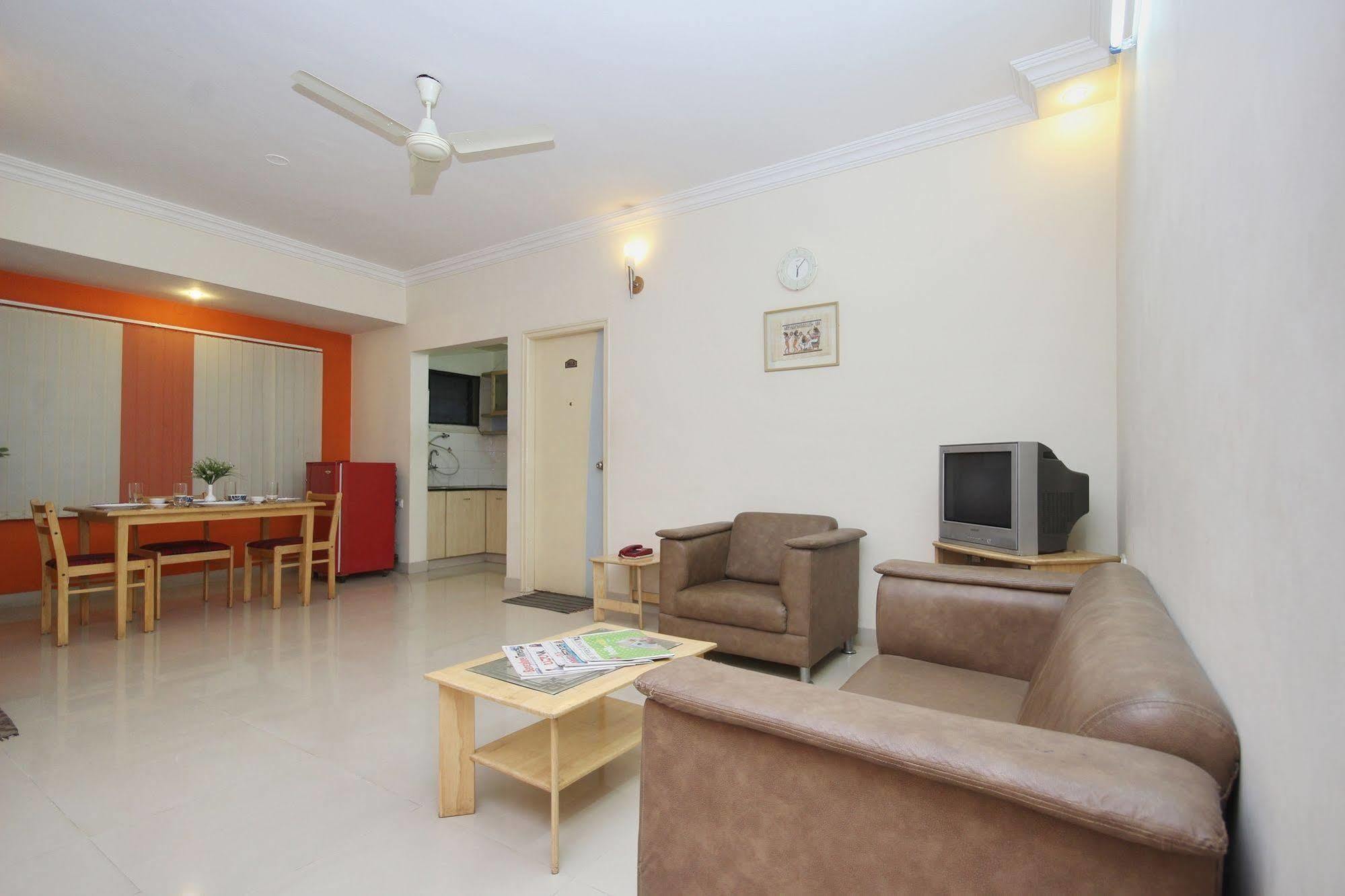 Oyo 5934 Lokaz Hotel Bangalore Exterior foto