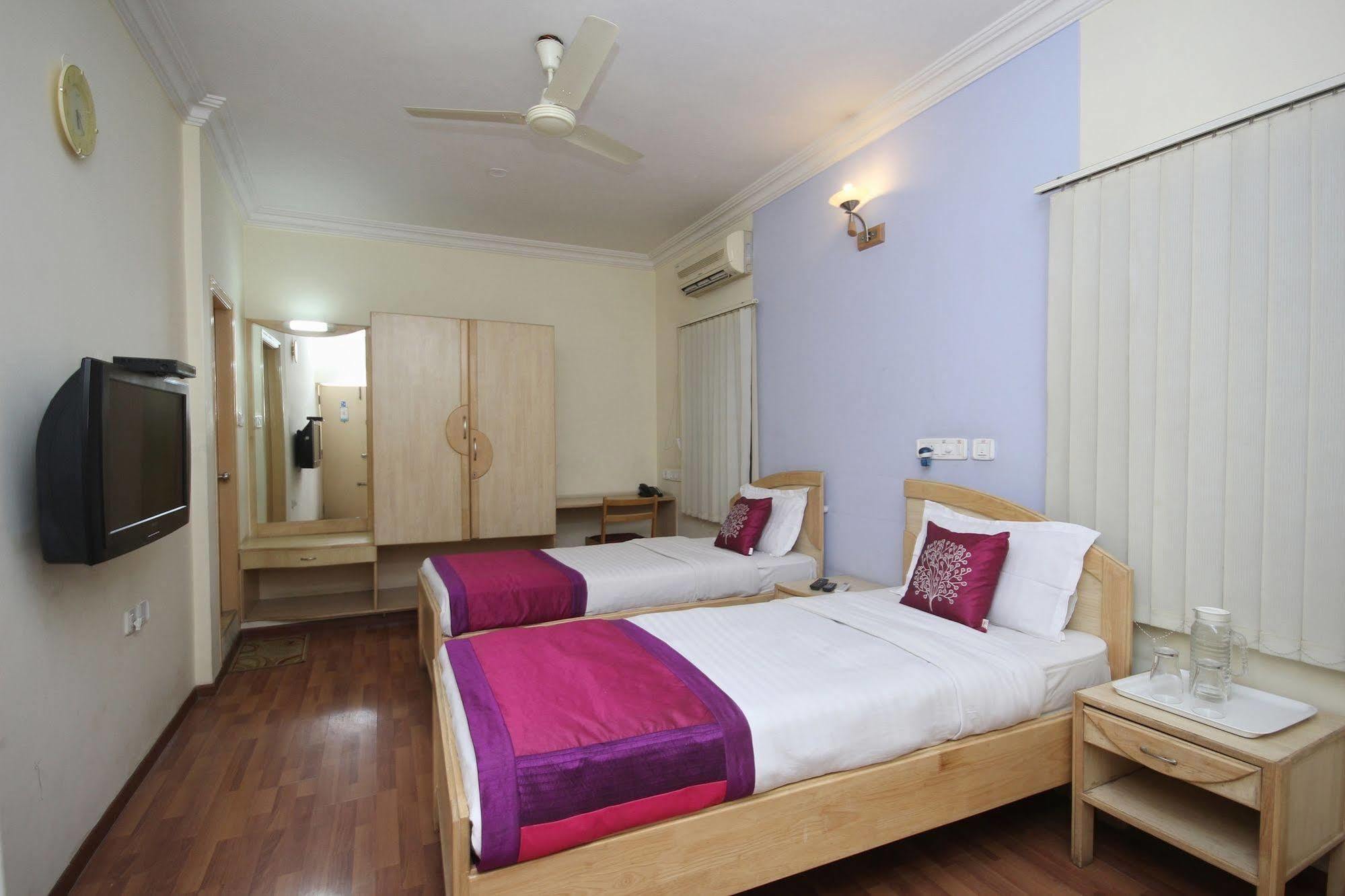 Oyo 5934 Lokaz Hotel Bangalore Exterior foto