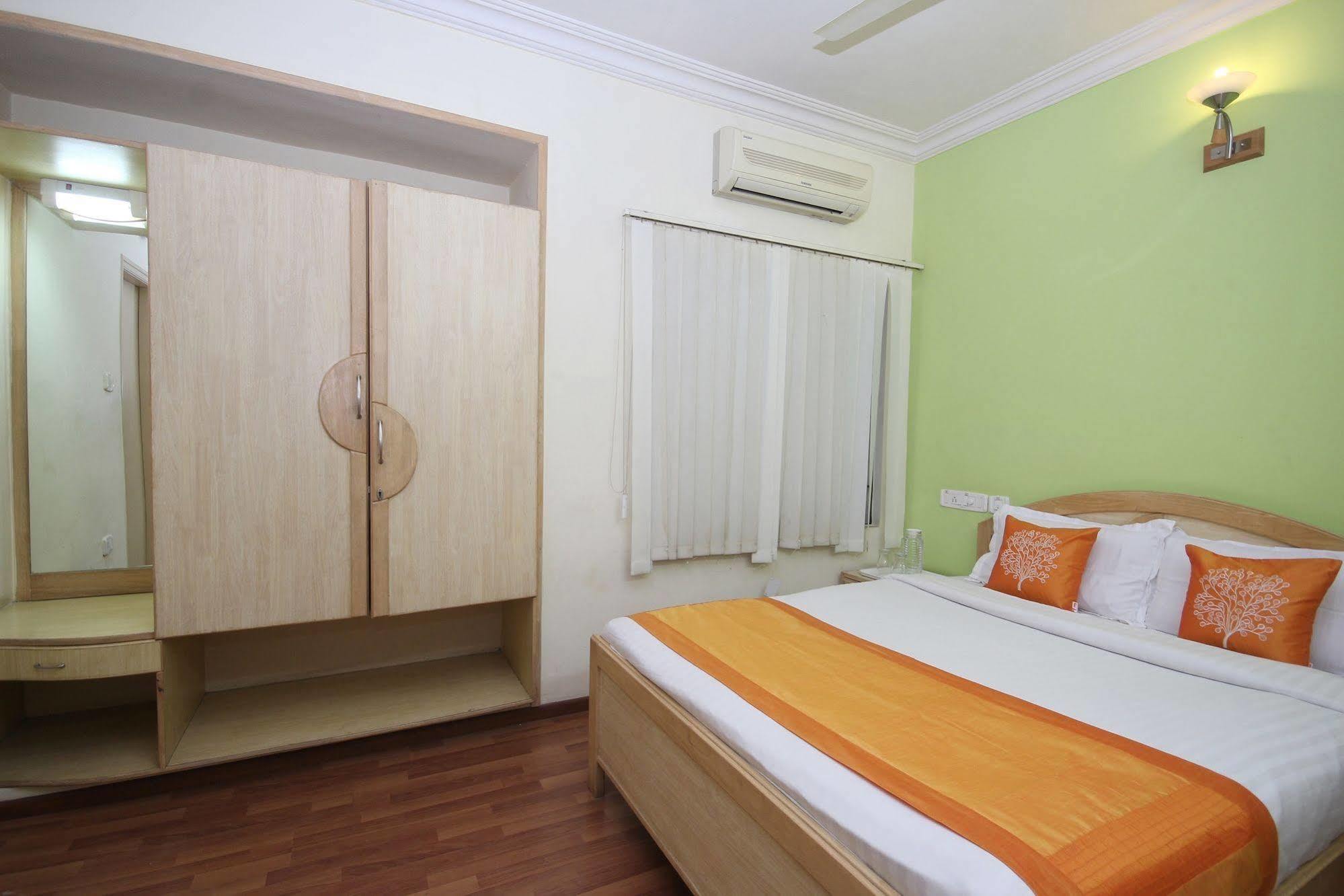 Oyo 5934 Lokaz Hotel Bangalore Exterior foto